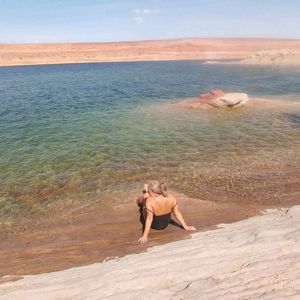 Meet your Posher, Roxanne